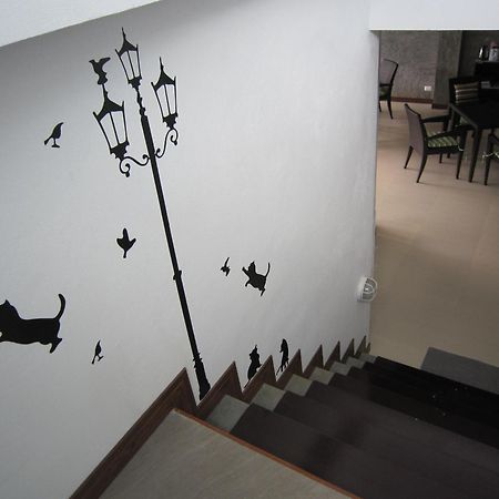 White Cat Hotel Кхаулак Экстерьер фото