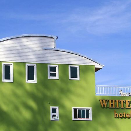 White Cat Hotel Кхаулак Экстерьер фото