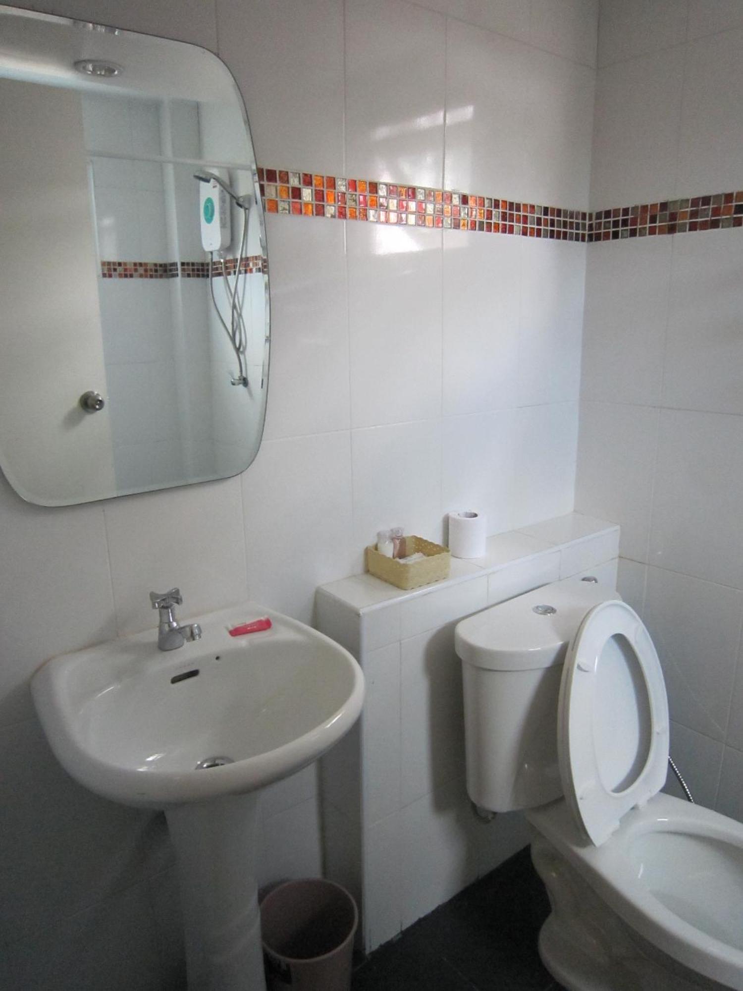 White Cat Hotel Кхаулак Экстерьер фото