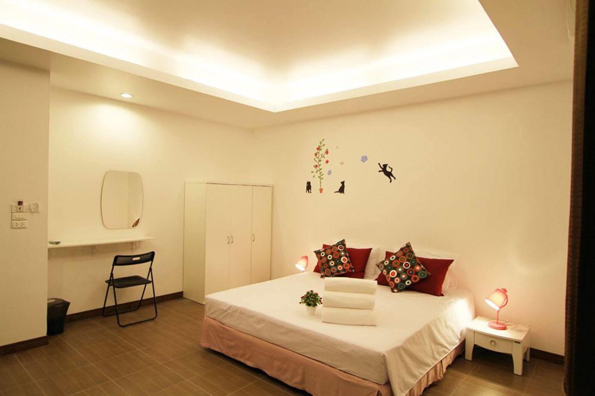 White Cat Hotel Кхаулак Экстерьер фото