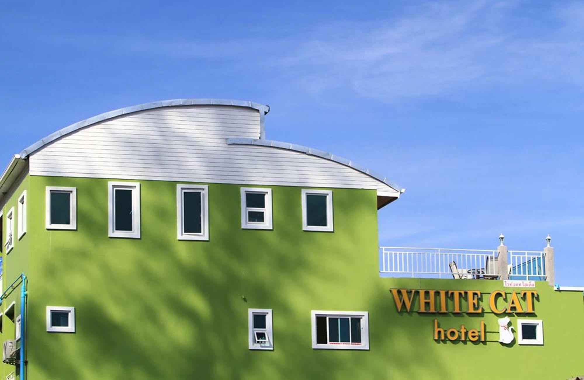 White Cat Hotel Кхаулак Экстерьер фото
